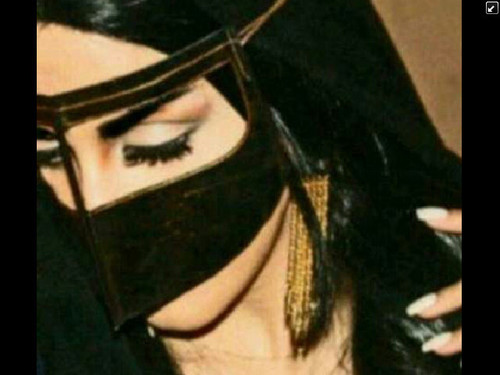 ببقي ﻣ̉هرتک ﺂﻟﻟي ﻋليها ﻋﯾ̲ﯙن ﺧ̲لق ﺂﻟلّھ ﻣ̉شاﻓﯾح ..♡