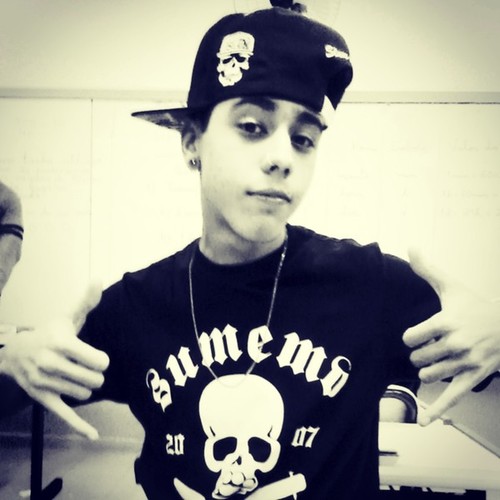 Eduardo bernardo :33
sigo de volto