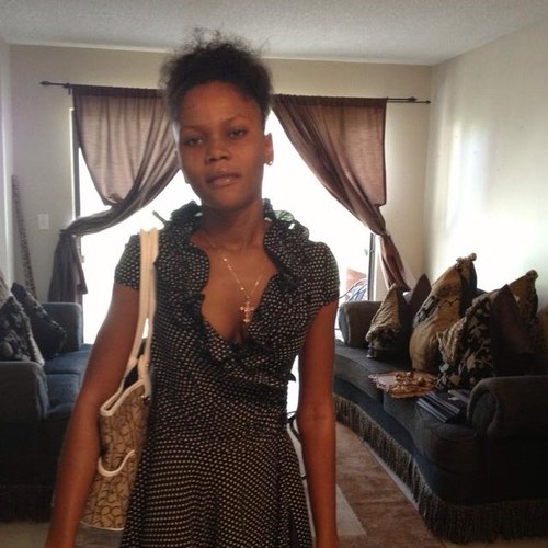 carolinejose18's profile picture. 