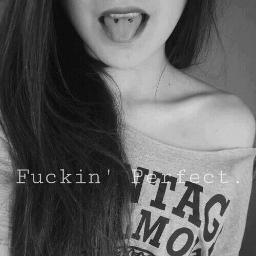 “Algo me enseño que hay que ser un poco egoísta con la gente, hay que aprender a no contar a cualquier común nuestros sueños vicios ni obsesiones ♥ !