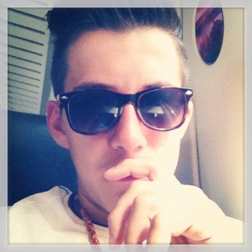 Insta : gewoonimran/ Rapper / whap 0687080191 / / hou van me prinsesje❤️ / B1 jvs-zweeloo / rustig leven / broer @armoboy1995