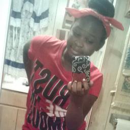im cute , dopeee , got swag , fun to hanggg wth and fun to text wth , so make that white button turn green