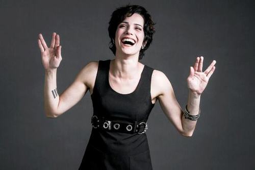Fã Clube dedicado a melhor participante do reality  A Fazenda . Atriz, Cantora, Blogueira e Maquiadora, Lu Schievano simplesmente nos conquistou.