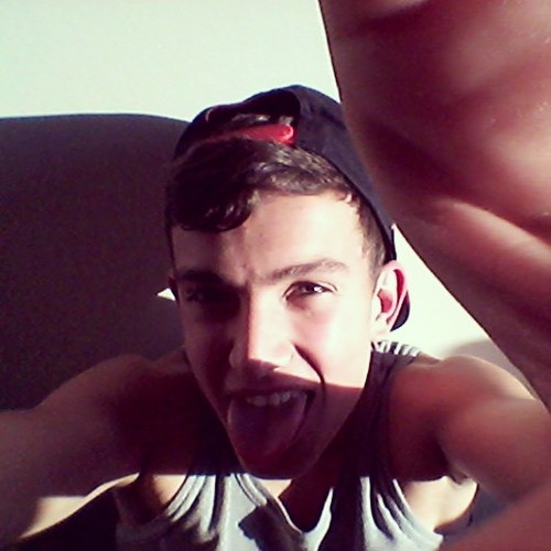I love music♬™ and longboarding★☂