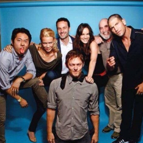 Feel free to DM any The Walking Dead Roleplay rants/ confessions you have and we will post them anonymously on the TL.