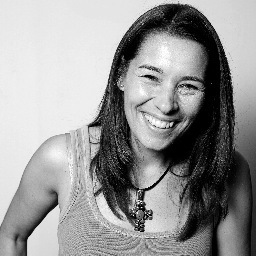 Ex Capetonian, Auckland based wife, mom, sister, friend and business-woman living, loving and laughing my way through life.