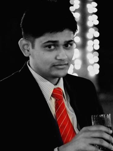 Foodahlic, workahalic, witty, little bit of geeky, yet another victim of MBA form Symbi.....:)