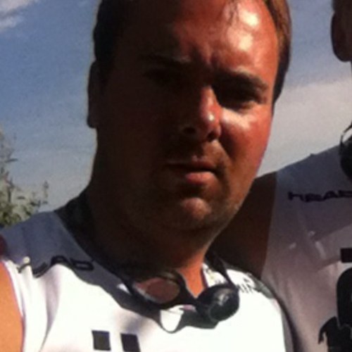 Pappa till tre underbara pojkar, man till fantastisk fru. Springer, simmar och cyklar. Nicklas Knape - You are an Ironman - Kalmar 2015