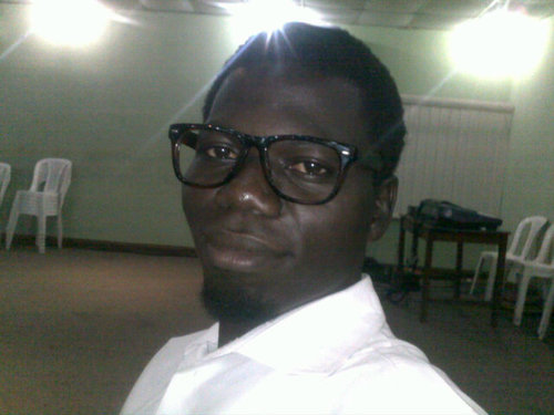 23rd sept,197x,am 5ft plus tall n black in complexion..gentle n jovial,lik hanging out wit friendz n watching movies romance,comedy,tragedy,horror n action film