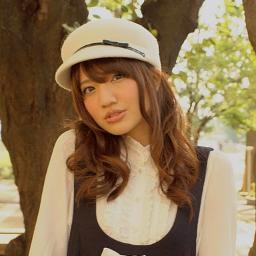 とっても元気な26歳です。職業はアパレル関係です。女の子の友達がたくさんほしいです。ちなみに私は同性愛者のレズです。一緒に出かけたり遊んだりできる人よろしくおねがいします。
