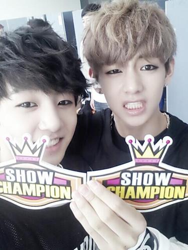 [V] @KoreanRole_RP • BTS Kim Tae Hyung • TAMVAN dan BERANI • Jomblo •      FΔVOR;KJCPOL;D43BAK;BigHitRP • 95L •