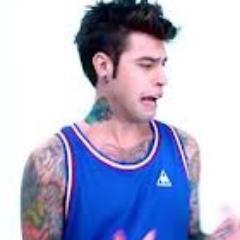 05/07/13 ho visto fedez dal vivo; spero un giorno di abbracciarlo e di dirgli che e il mio idolo