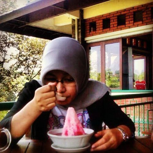 yhanceu's profile picture. Movie n Food Lover