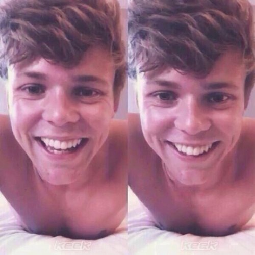 GO FOLLOW @ehyhemmings SHE FOLLOWS BACK!