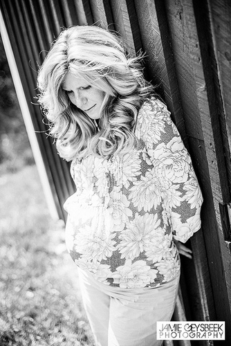 Wife, mom, stylist.