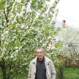 Пенсионер, 3 любимых внука, старший в этом году пойдёт в первый класс. Люблю природу, занимаюсь огородничеством.