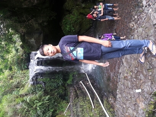 Kurdo :d l A true friend is a friend who is always there when we are happy or sad I Line :stevanusadit