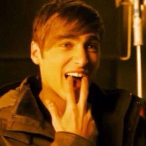 I'm Kendall, I'm a vampire who has a bad side, so you should watch out when you talk to me 22 Single (RP)