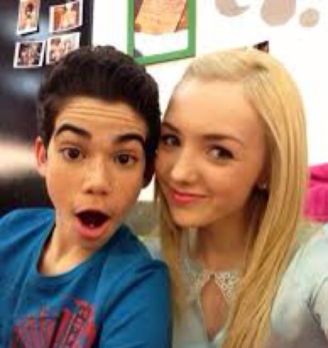 My name is dayanara and i love cameron boyce and love peyton list's style