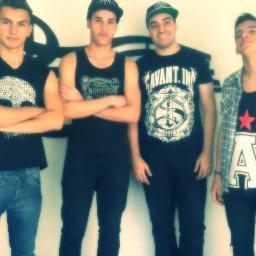 Uma banda de Rock Alternativo ... Só queremos mostrar pras pessoas um poco de que somos e do que pensamos. #Iconfidents um sonho real!
