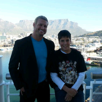 Awesomepeople91's profile picture. Hey it's @Awesomepeople91 I follow awesome people. I think @WWE is awesome, music is awesome and all my followers are AWESOME. I follow back.