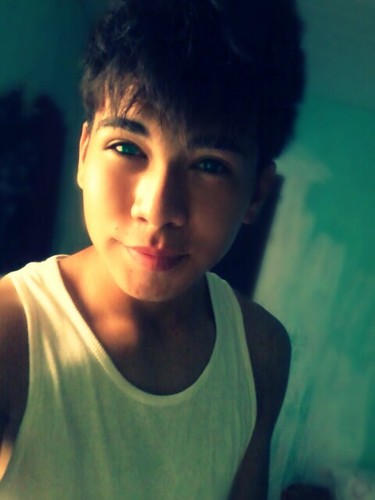 Xaato,bobô,engraçado e doidinho as vezes.Esse sou eu :3 Louco por música e futuro guitarrista.Instagram: Wallan_Nascimento
