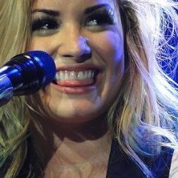 I wont give up, no no
My heart is on the front line, I am not afraid DEMI ♥
