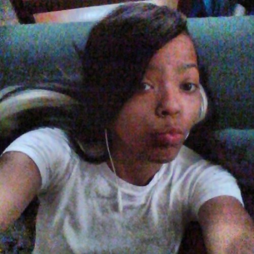 go follow __Beezy (»Pu$$yMoneyWeed«)