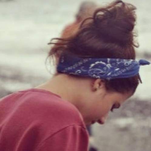 J'ai réfléchi. J'ai écrit. J'ai pas aimé. J'ai effacé. J'ai modifié. J'ai persisté. Puis j'ai abandonné. Bref, j'ai écrit ma bio. ∆
Intagram: _caulle_