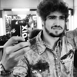 ele é lindo, ele é top, ele é gostoso, ele é charmoso, ele é tudo de bom @CaioCastanheira ♥♥