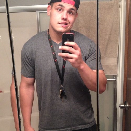 21, living life one moment at a time. #GymJunkie #Grindin #TeamFit #SportsGuy #BullsFan #OhioStateFan #TeamFollowBack IG: Mark_Formaro