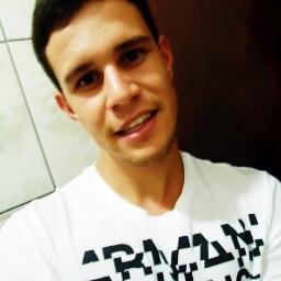 Vários vão te odiar, fingem que gostam de você e pelas costas tentam te eliminar .. Mas quem Deus abençoa, ninguém amaldiçoa !