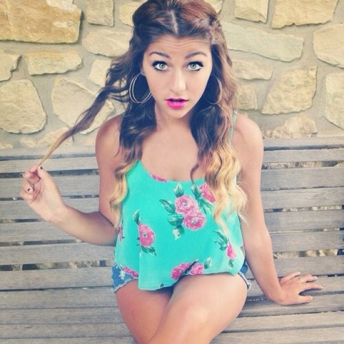 ⭐Would you lie here and foret the world with me?⭐ Single .FL.Bi.✨