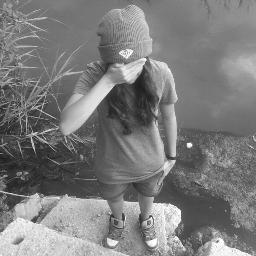Amante del skate y de la música. Vivo en un mundo repleto de gorras new era. I'm a belieber boy. Mi paraiso? Un camión de helados!