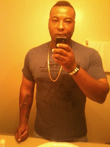 song writer hiphop/R&B POP so check me out on http://t.co/GIXClmY3O2 search REMONNE POET MAYTUBBY my poetry page # team always positive