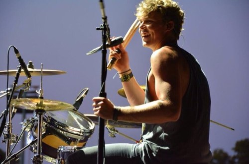 This is a free follow, follow @saucyhashton :)