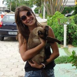 Sou como você me vê.
Posso ser leve como uma brisa ou forte como uma ventania,
Depende de quando e como você me vê passar....