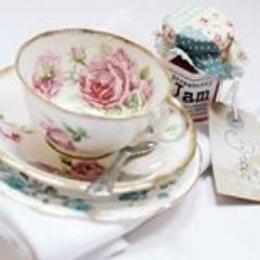 Sweetpea Vintage hire beautiful mismatched bone china, handmade bunting, and other vintage props/games for your event. We also sell vintage treats in Reigate