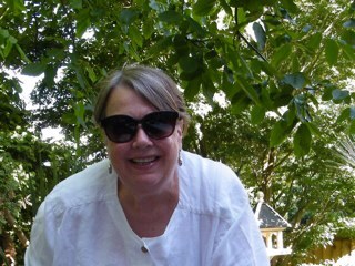 quirkybint's profile picture. I like eating chocolate limes. I translate ethnic slurs for Cuban refugees and I know that if you stick your finger in your belly button your bum falls off.