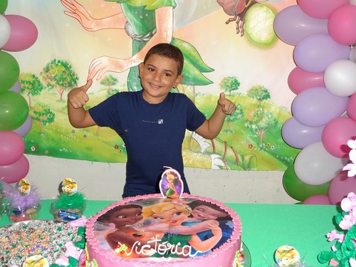 Sou Carlos Victor um rapaz muito inteligente, apaixonado pela minha familia.