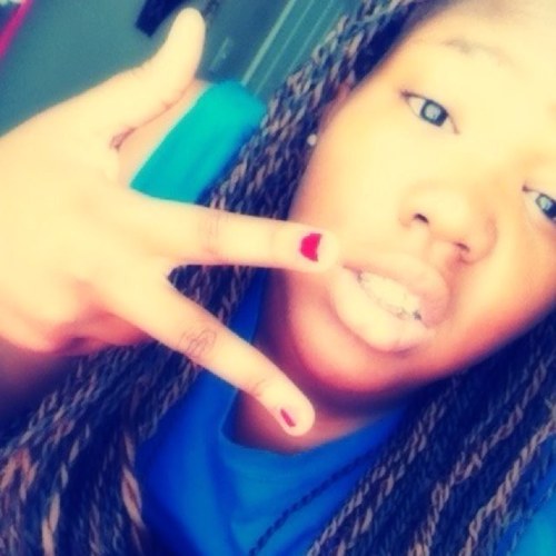 Really Not Tht Much To Say..Im A Cool Chiqq Dhat Clown Nd Luvhss Takinh Pics..Dnt Deal Wiff All Dhaa BS..So Yea.. ~T Y €~