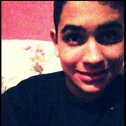 Quem conhece um sorriso de verdade sabe que nem todo palhaço é feliz.