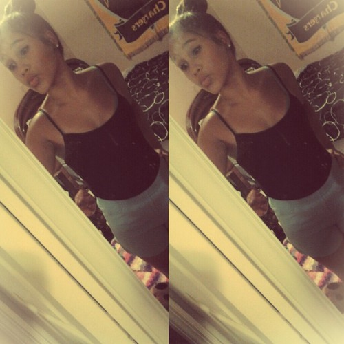 Instagram; Ylliannaaa__  | Kik; TygaasBaabe_x3 | Dont follow to unfollow -.-
