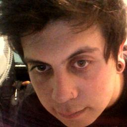 Vocalista e guitarrista da banda @poloeletrico ,adc ae o/ http://t.co/JtdLq2xyQl