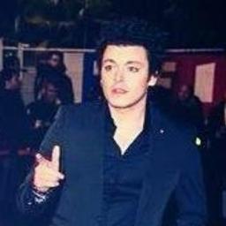 Fan de @kevadamsss, le meilleur !♥ ProudToBeAdamsienne♥
@BigDavv the best assistant♥
YWK♥ 
31/01/2014 Voila Voila
#AdamsFamily♥ 
Passionnée par la danse.♥