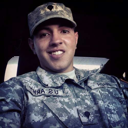 A Jersey Boy  , Temporarily Living In Kansas  . 20 yrs Old . Follow  Me And Ill  Follow Back
