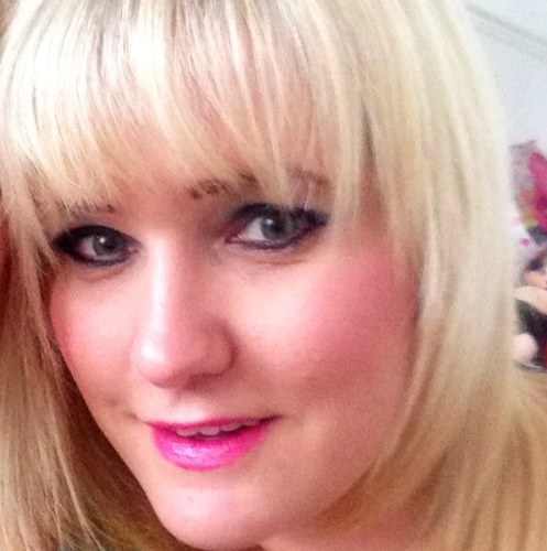 hi i am a single mum to 5 yes 5 kids ranging from 11 to 5 months i love fashion ,shopping having a drink with the girlies.