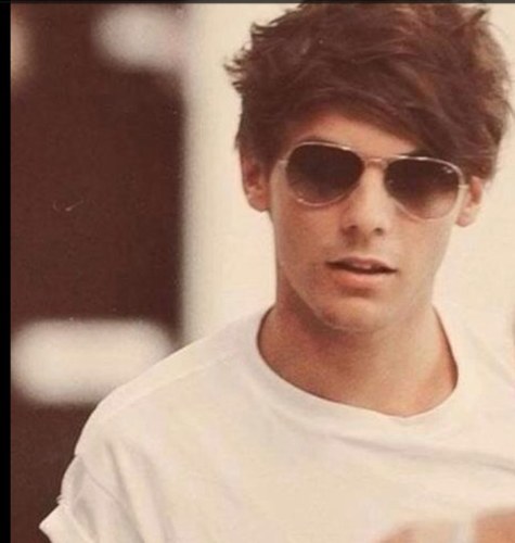 ~Directioner~ Louis Tomlinson! 8/5 2013. Follow me and i follow back