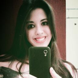 Mineira,tricolor de sz,escorpiana,Sensível,sonhadora,complicada e perfeitinha,ciumenta,batatas fritas,chocolate,moda,DEUS,música academia,livros e nx zero!