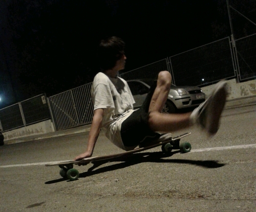 21 palos hasta la fecha. longer y rockero hasta la muerte. Go Longboard. Cinturón negro de judo. Estudiante de Economía y Finanzas en la UAM.